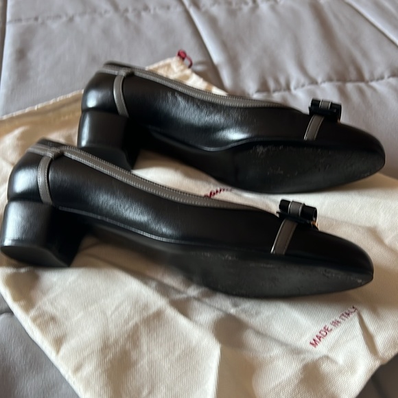 Salvatore Ferragamo, flat heeled, black and gray shoe size 9 1/2 gently worn - Picture 2 of 5